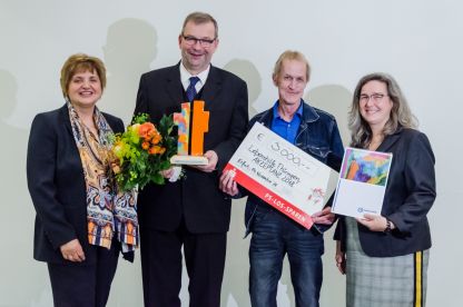 Foto v.l.n.r.: Birgit Diezel (Vorsitzende Lebenshilfe Thüringen), Gerhard Pilz (Geschäftsführer HWS GmbH), Andreas Wend (Mitarbeiter HWs GmbH), Heike Werner (Thüringer Arbeits- und Sozialministerin, Schirmherrin) 